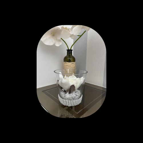 Composition florale en vase transparent