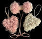 Décorations florales en forme de cœur et nœud